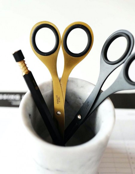 Forbici 6.5" Tools to Liveby in acciaio inossidabile Gold e Black ambientazione