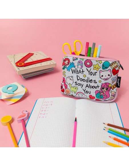 astuccio morbido in neoprene WHAT DOODLES SAYS ambientazione in rosa