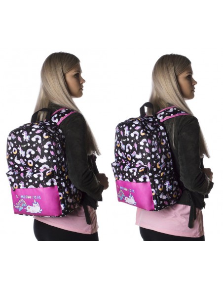 zaino impermeabile waterproof backpacks UNICAT con tasca interna per computer portatile ipad e tablet vista in uso