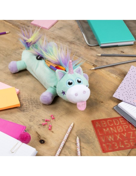 astuccio grande peluche unicorno RAINBOW UNICORN MINT ambientazione su scrivania