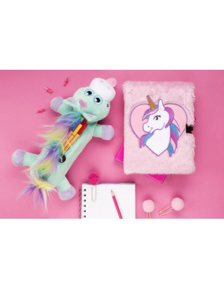 astuccio grande peluche unicorno RAINBOW UNICORN MINT ambientazione in fucsia